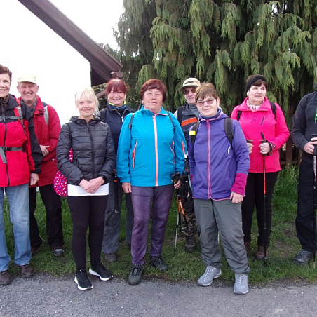 Ve středu 26. dubna se vypravila 10 seniorů pokořit Velký Javorník, který je svou výškou 918 m n. m. nejvyšším vrcholem Veřovických vrchů